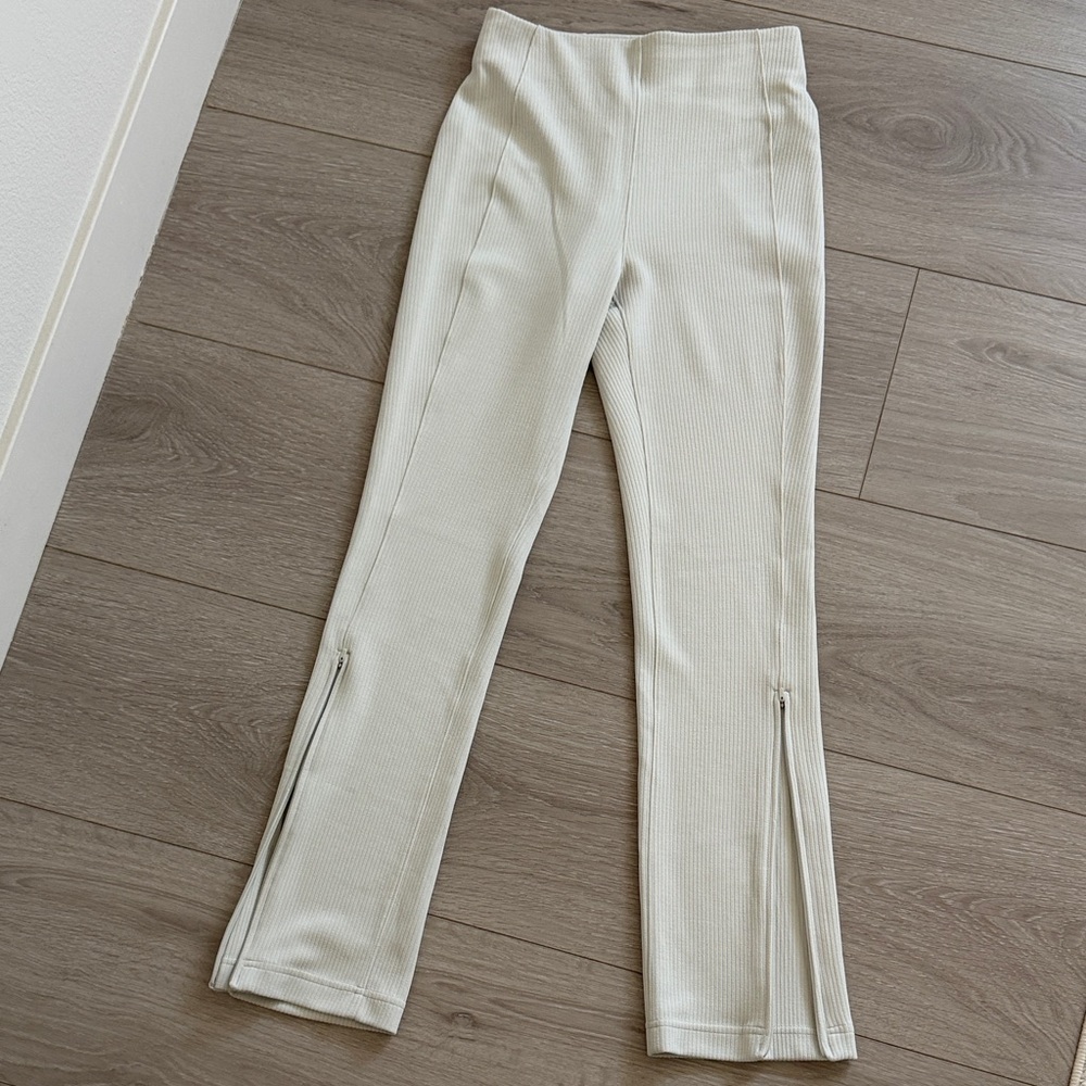 Lululemon ribbed softstreme pants*SHORT